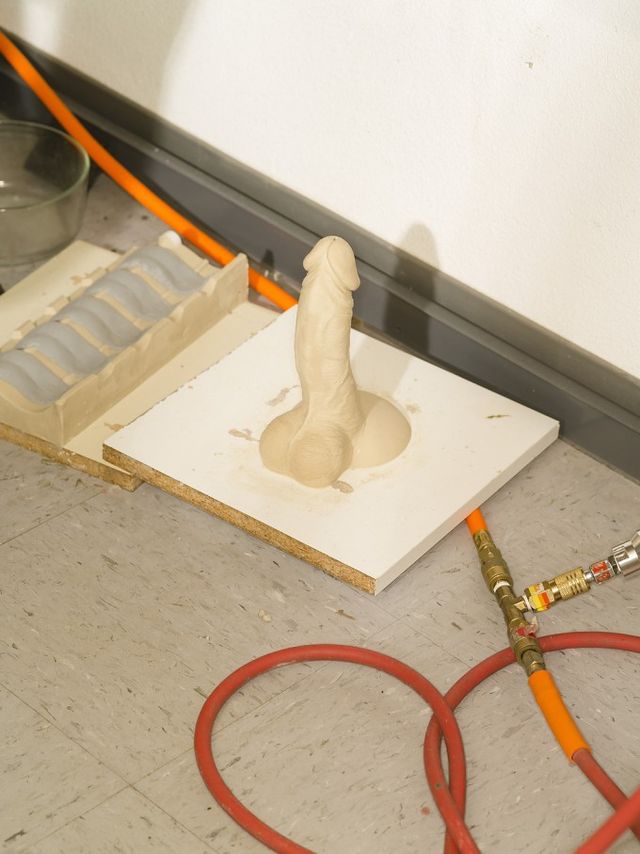 Вражаючі фото, як виготовляють секс-ляльки в США (18+) - фото 145563