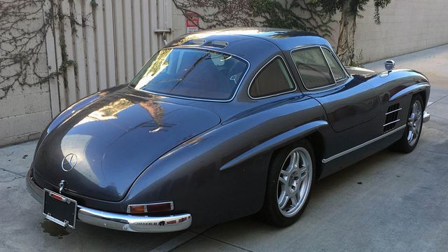 Автомобіль мрії: раритетний Mercedes 300 SL з сучасною начинкою - фото 143155