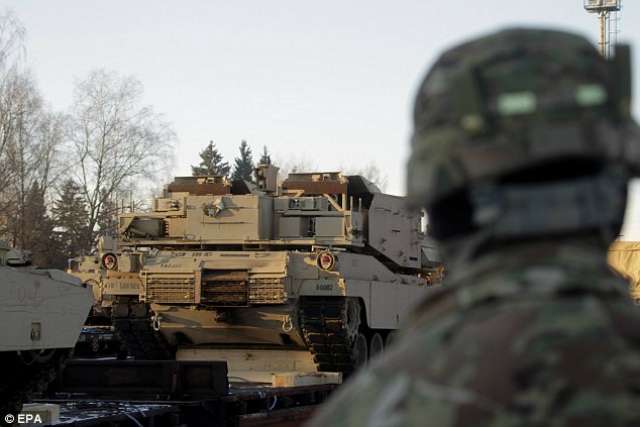 Перша партія американських танків прибула до Латвії: з'явилися фото - фото 140849