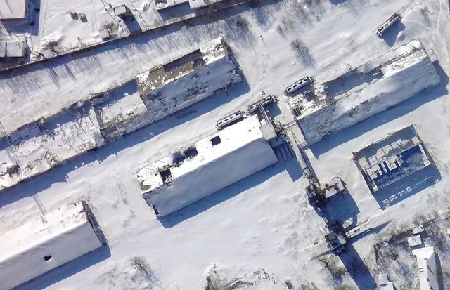 Вагони з антрацитом в окупованому Донбасі показали з висоти польоту - фото 143944