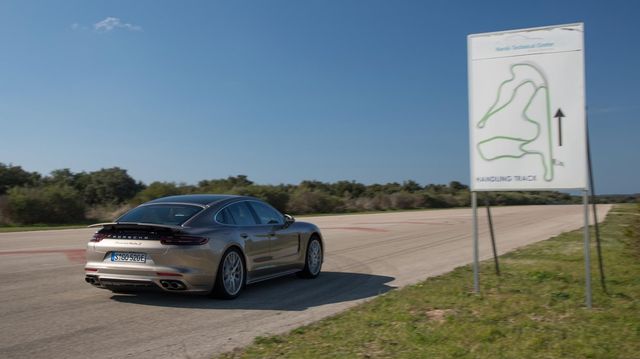 Porsche показала свій найпотужніший гібрид - фото 146027