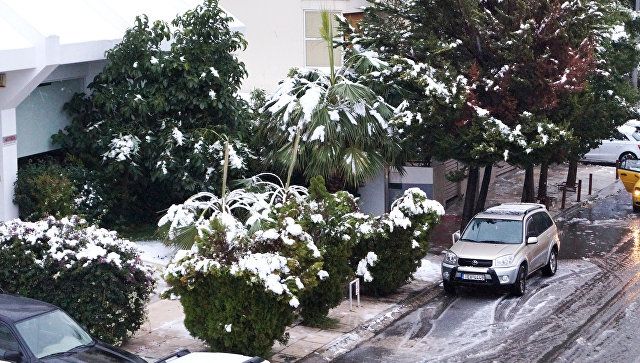 В одному з найспекотніших місць світу випав сніг: з'явилося відео