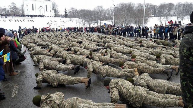 "22PushUpChallenge" у Чернігові зібрав майже тисячу учасників - фото 139839