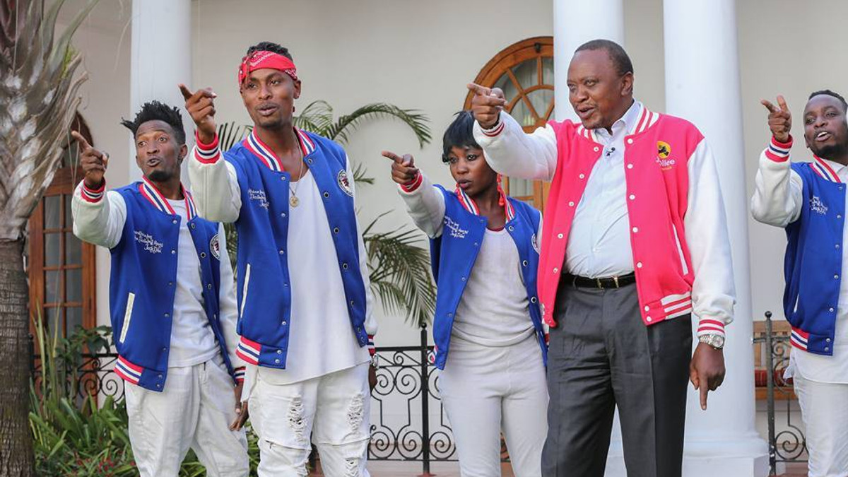 Президент Кенії став "зіркою" Youtube задля виборців - фото 1