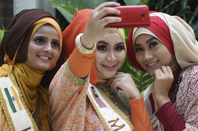 Як виглядають мусульманські конкурси краси: ефектні фото - фото 145779