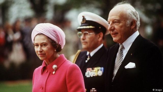 Вишукана елегантність: як виглядає гардероб королеви Єлизавети II - фото 145395