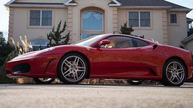 Розкішну Ferrari президента США продадуть з молотка - фото 145100