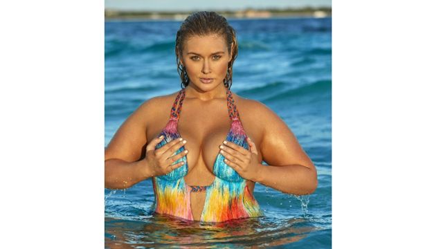 Модель plus-size зламала шаблони у спортивному журналі - фото 143344