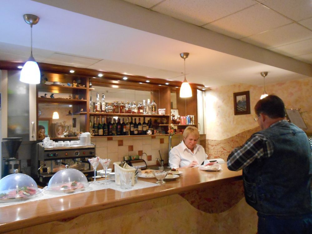 Як нардепи "працюють" у їдальні Ради: з'явилося відео