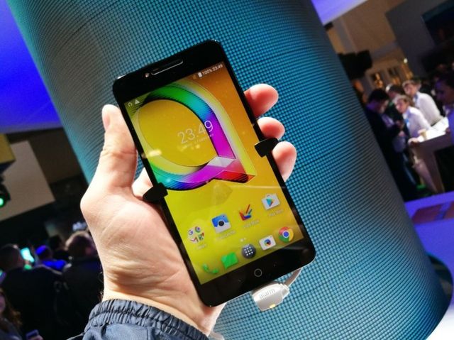 Alcatel показала незвичайний смартфон зі світломузикою - фото 146945