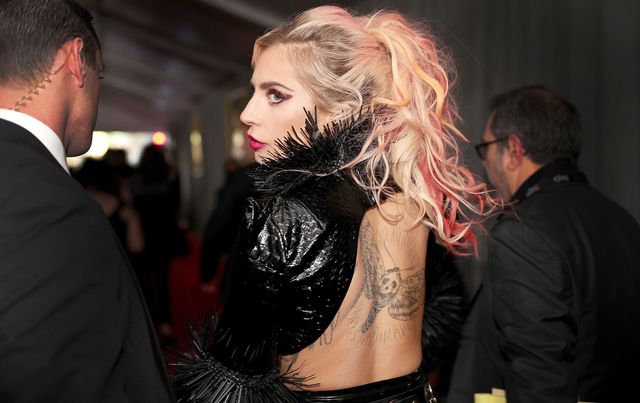 Lady Gaga похвалилися новим величезним тату: фотофакт - фото 142888