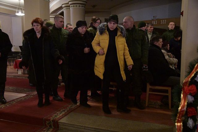 Донеччан примусово зігнали на прощання з Гіві: фоторепортаж - фото 141398