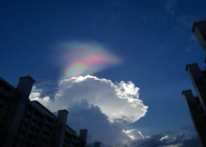 У небі над Сінгапуром зафіксували рідкісний феномен: фотофакт