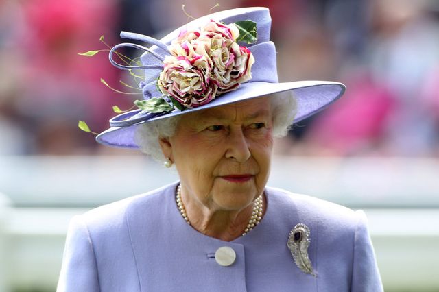 Вишукана елегантність: як виглядає гардероб королеви Єлизавети II - фото 145390