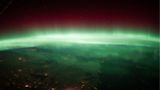 Як виглядає північне сяйво з вікна літака: вражаюче відео