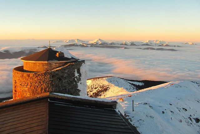 Світанок у засніжених Карпатах: чарівні фото - фото 140671