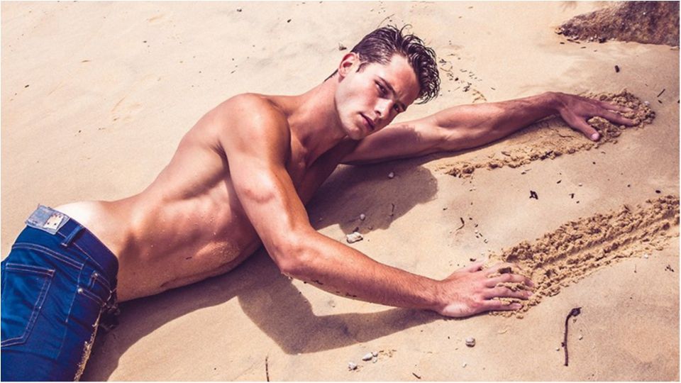 Красень-модель став героєм, врятувавши 7 дітей