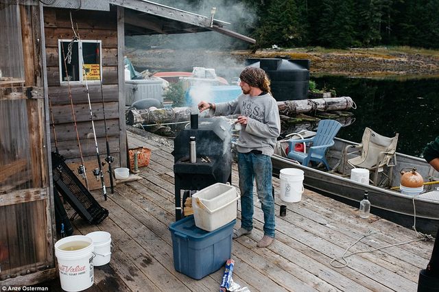 Коли навколо ні душі: вражаючі фото життя на Алясці - фото 147297