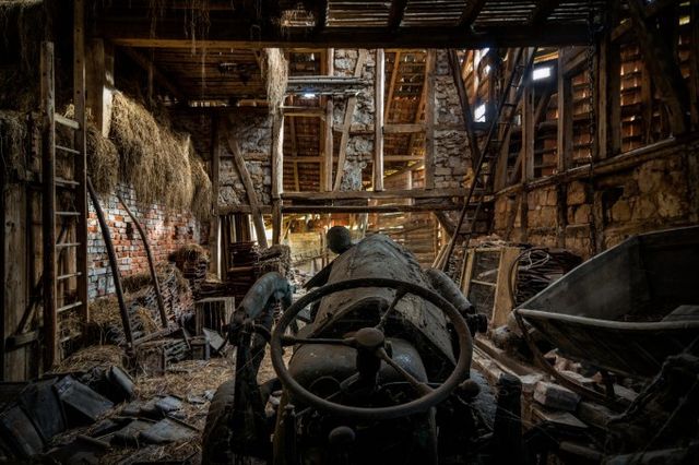 Як виглядають кладовища рідкісних автівок у Європі: вражаючі фото - фото 145924