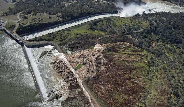 Опубліковано моторошне відео з руйнуванням дамби у Каліфорнії