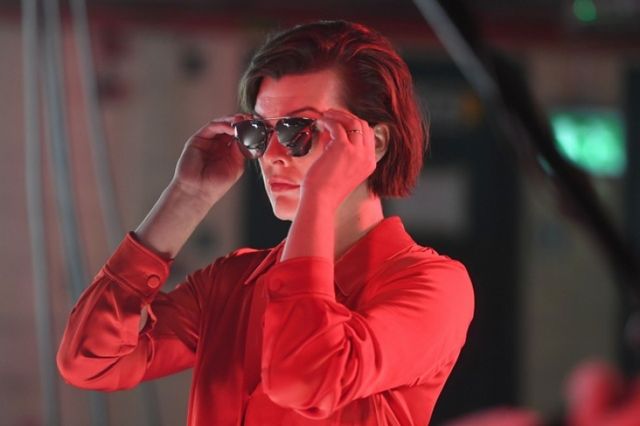 Мілла Йовович знялася в унікальному шоу для Toyota: ефектні фото - фото 142841