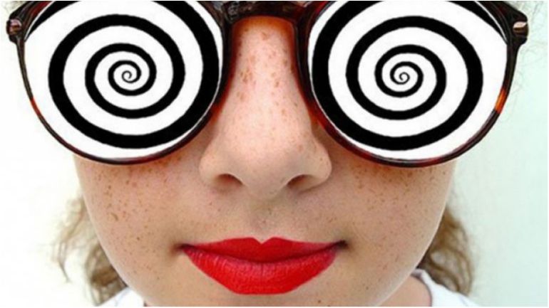 У Києві чоловік за допомогою гіпнозу пограбував кафе