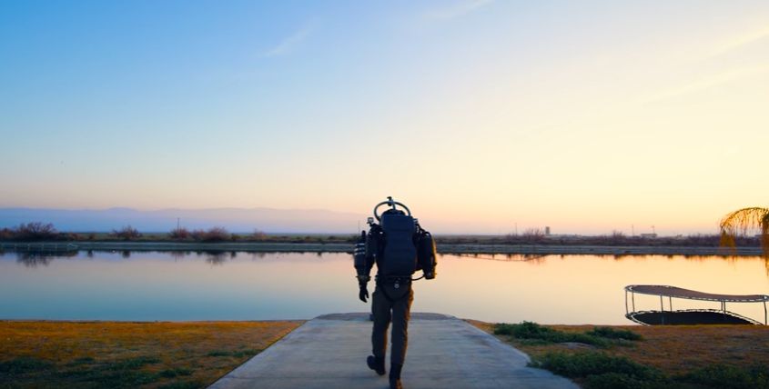 Фантастично красиво: у США зняли ефектне відео польотів з реактивним ранцем