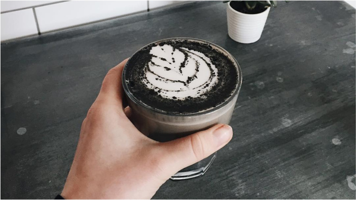 Вугільний лате: новий вид кави підкорює Instagram - фото 1
