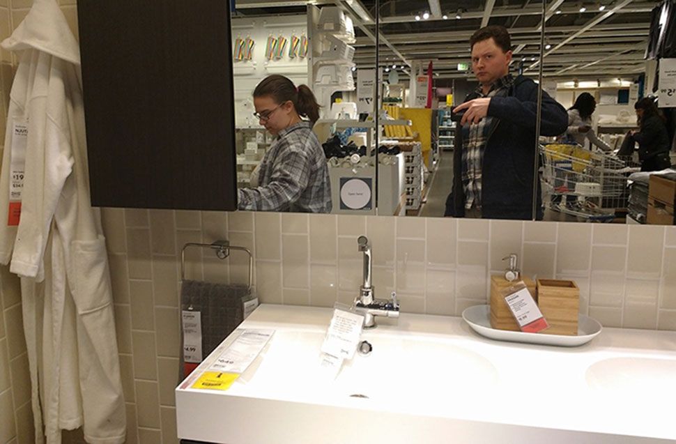 Справжня "чорна діра": чоловічий фоторепортаж з IKEA