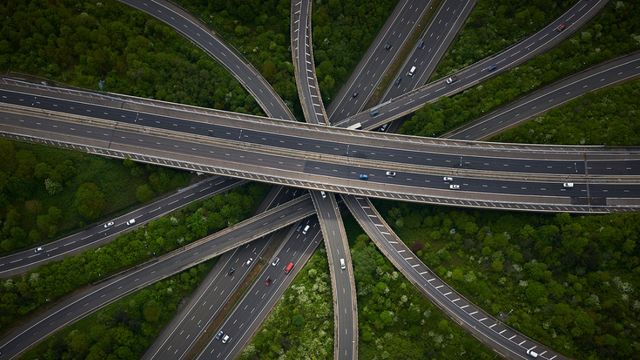 До запаморочення: як виглядають автомобільні шляхи світу - фото 151871