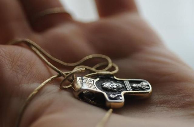 Речі, які категорично не можна піднімати з землі - фото 154206