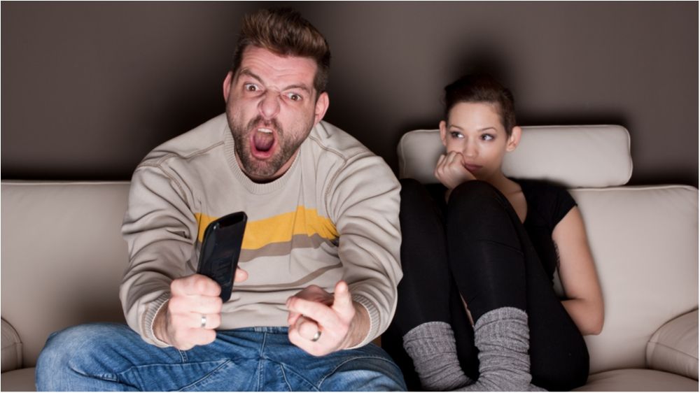 "Я за жовтеньких!": як привчити дівчину дивитися футбол