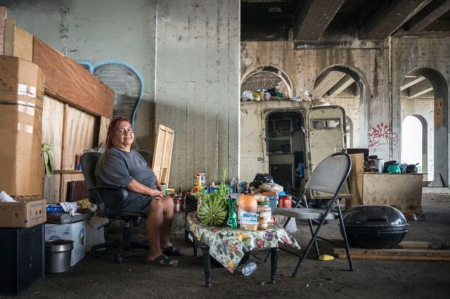 Лос-Анджелес перетворюється у місто безхатьків: вражаючі фото - фото 150311