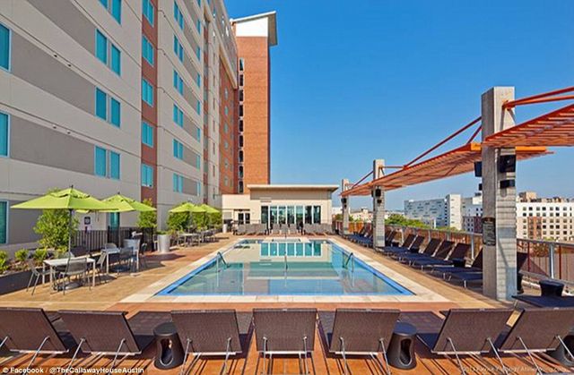 Басейни, кінотеатри і сауни: як виглядають студентські гуртожитки в США - фото 153835