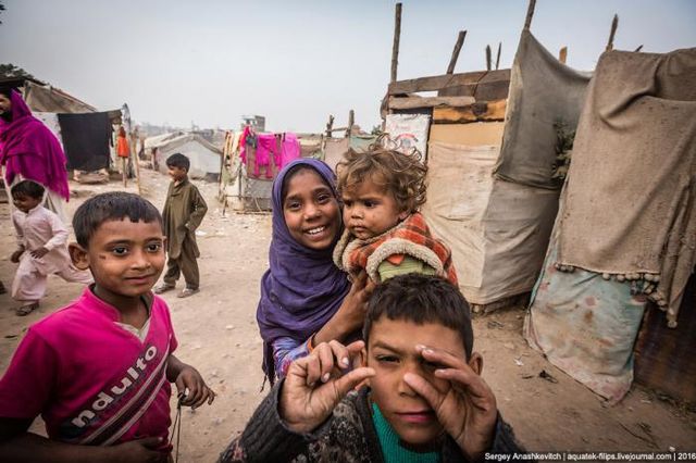 Як виглядають звичайні будні мешканців Пакистану: вражаючі фото - фото 149193