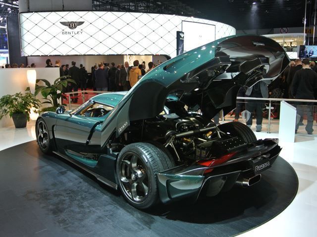 У Koenigsegg навчилися слідкувати за своїми суперкарами - фото 152123