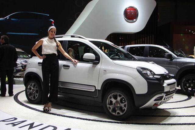 Найефектніші дівчата на Женевському автосалоні: фоторепортаж - фото 150809