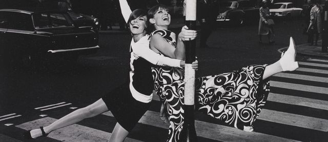 Як виглядали британки у 1960-х: вуличні фото - фото 154643