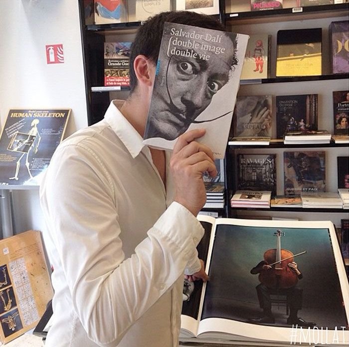 Що роблять продавці книг, коли їх ніхто не бачить