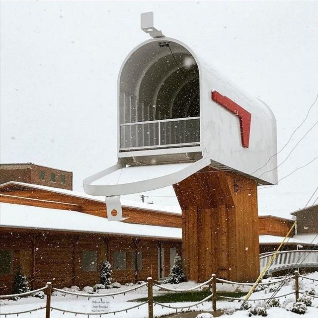 Як виглядає маленьке містечко з величезними предметами - фото 154603