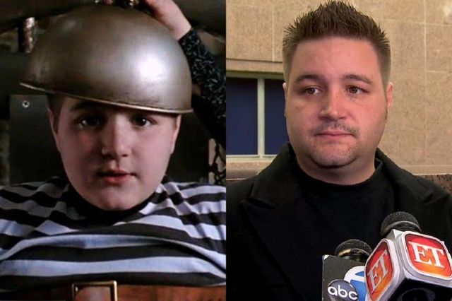 Через 25 років: як виглядають сьогодні актори "Сімейки Адамсів" - фото 150261