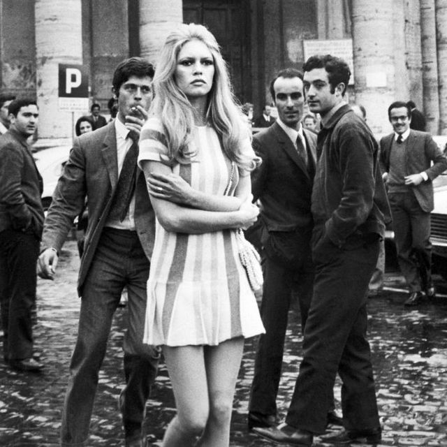 Як виглядали британки у 1960-х: вуличні фото - фото 154649