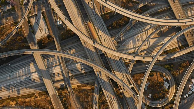 До запаморочення: як виглядають автомобільні шляхи світу - фото 151870