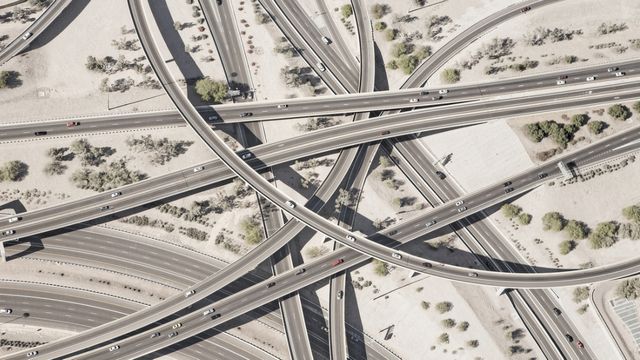 До запаморочення: як виглядають автомобільні шляхи світу - фото 151886