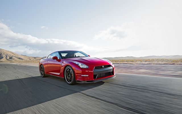 Чим здивує оновлена версія GT-R від Nissan? - фото 154929