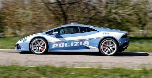 Італійські поліцейські патрулюватимуть на розкішних Lamborghini - фото 155907