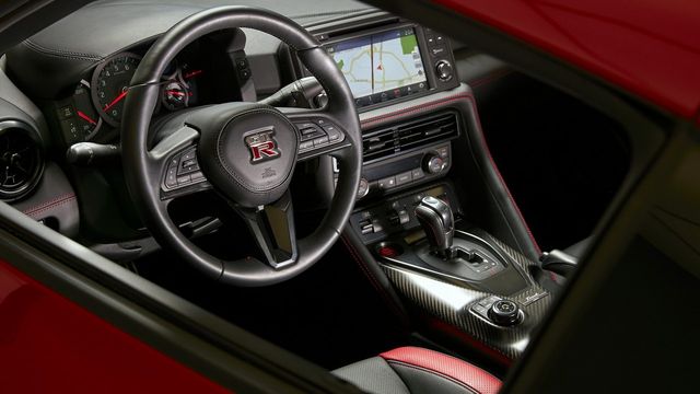 Чим здивує оновлена версія GT-R від Nissan? - фото 154928