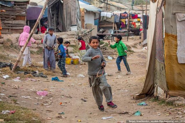Як виглядають звичайні будні мешканців Пакистану: вражаючі фото - фото 149195