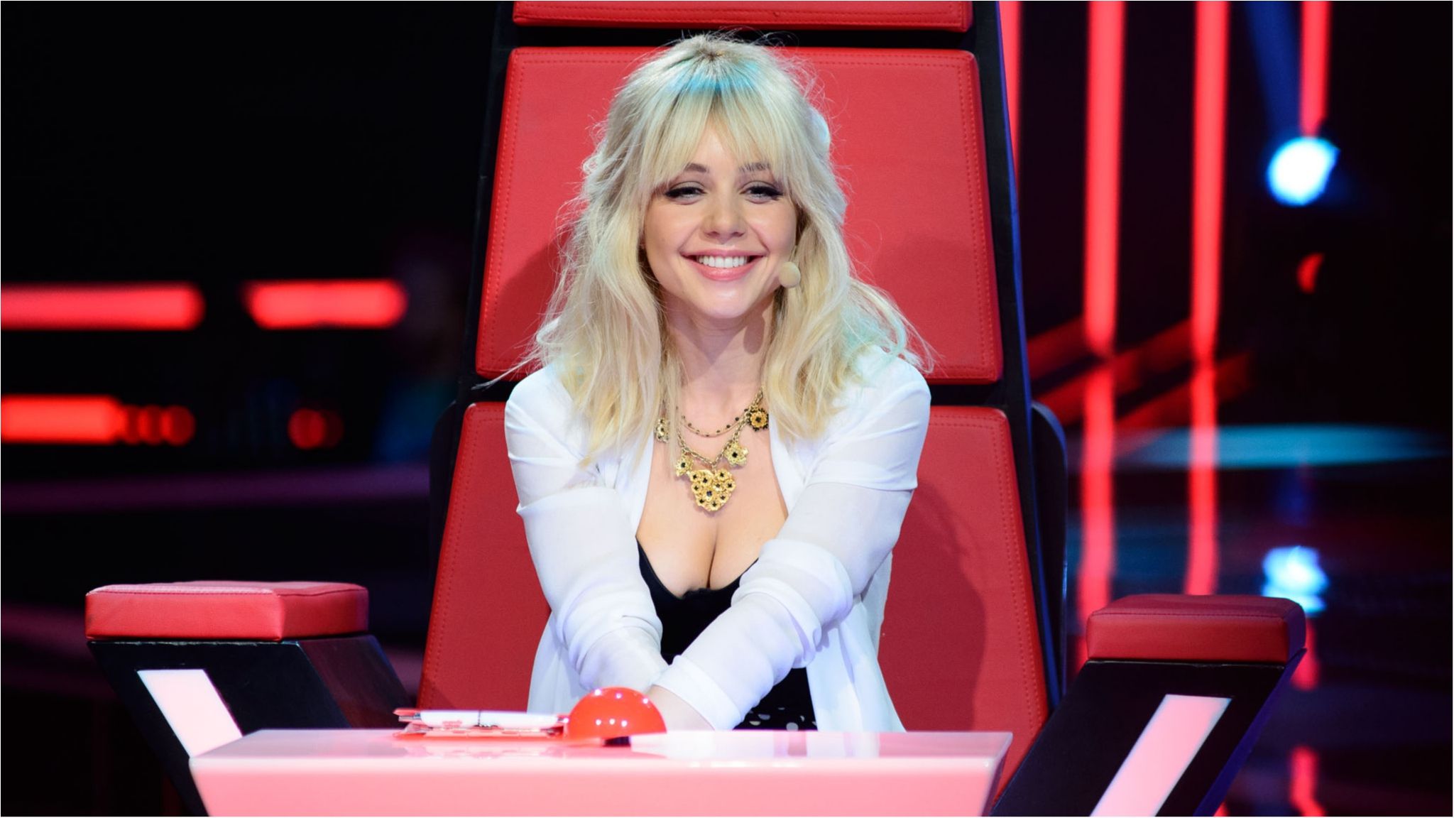 Тіна Кароль зізналася, кому віддала свою медаль Народної артистки