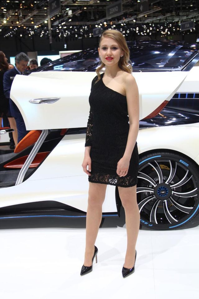 Найефектніші дівчата на Женевському автосалоні: фоторепортаж - фото 150814
